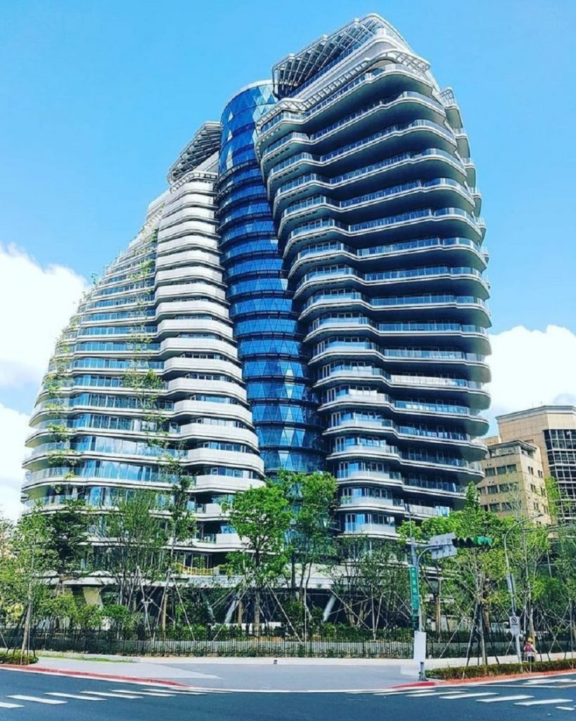 The building is designed using BIM to resemble the twisting double helix of a DNA molecule, a representation of life and energy developed by Paris-based Belgian architect Vincent Callebaut. The building is designed using BIM to resemble the twisting double helix of a DNA molecule, a representation of life and energy developed by Paris-based Belgian architect Vincent Callebaut.