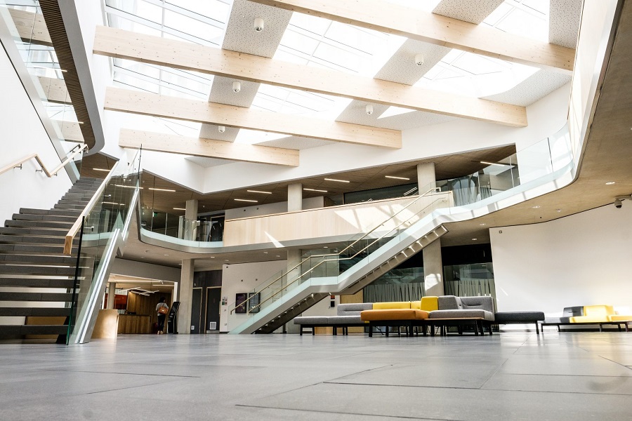 At the centre of the building lies an open and airy hall, filled with natural light At the centre of the building lies an open and airy hall, filled with natural light
