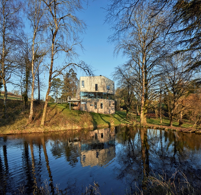 Grand Designs - The Green House is a crafted building It appears on the landscape as an organism that has molded itself to its environment Grand Designs - The Green House is a crafted building It appears on the landscape as an organism that has molded itself to its environment